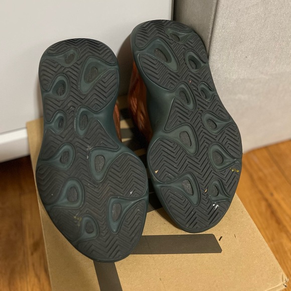 Adidas Yeezy Boost 700 V3 Copper Fade size 6 men’s 7.5 women’s - Picture 6 of 10